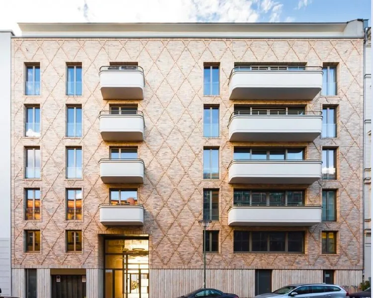 Großzügiges Wohnen in Prenzlauer Berg: 6-Zimmer-Apartment mit Balkon